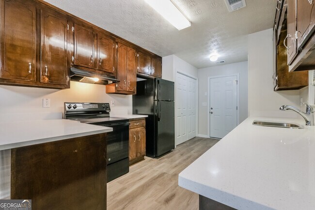 Building Photo - 70 Millcrest Dr