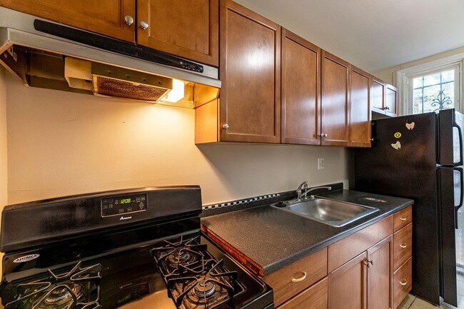 Building Photo - 351 Parkland Pl SE