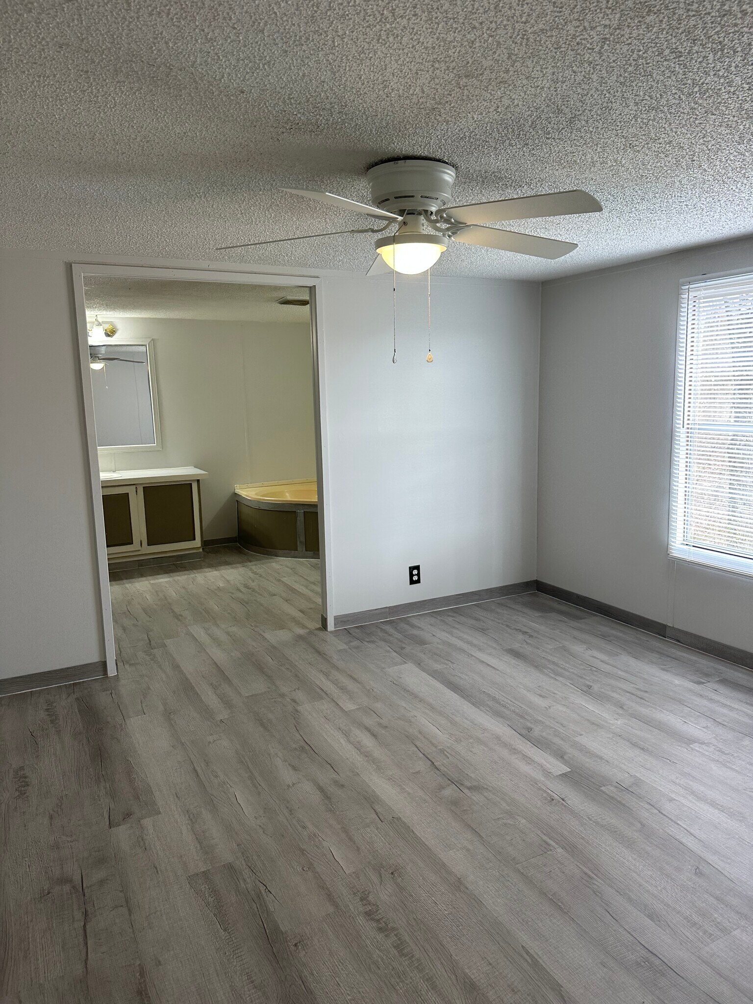 Building Photo - 150 James Way