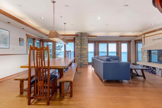 Building Photo - Lake Mendota Dream Home in Desirable Sprin...