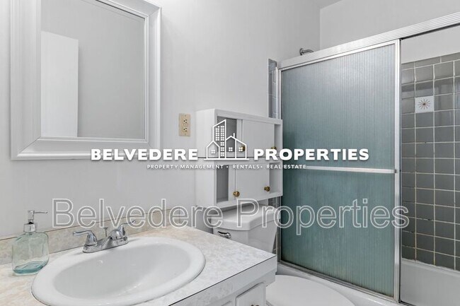 Building Photo - 4017 Wexford Dr