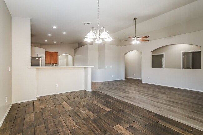 Building Photo - 2558 W Lynne Ln