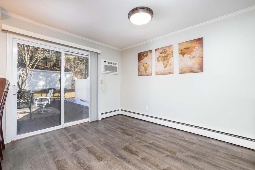 Building Photo - 15 Lake Dr