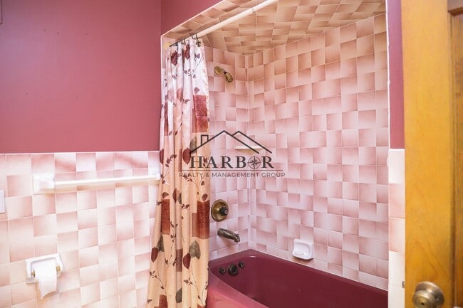 Building Photo - 3504 Ogden Ct NE