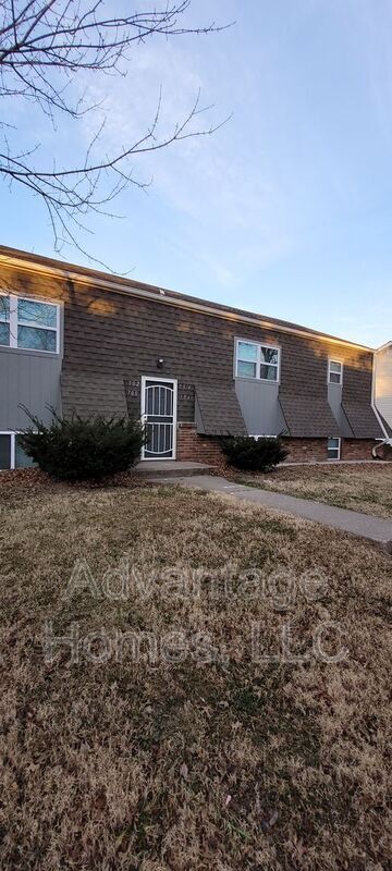 Building Photo - 704 N 70th St