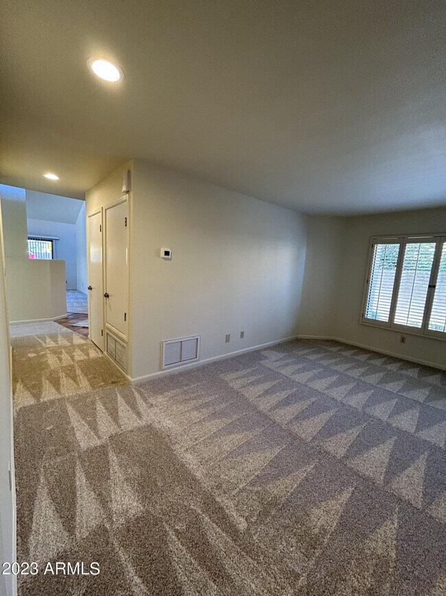Building Photo - 10059 E Calle De Cielo Cir