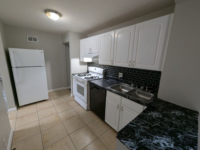 Building Photo - 1936 Alert Dr