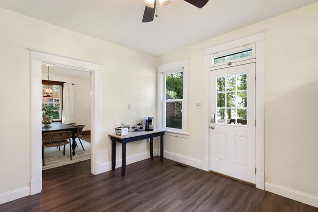 Building Photo - 401 S Buchanan St