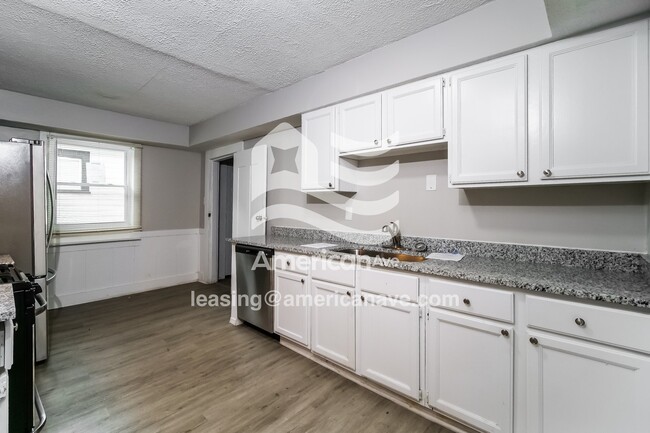 Building Photo - 725 N Bosart Ave