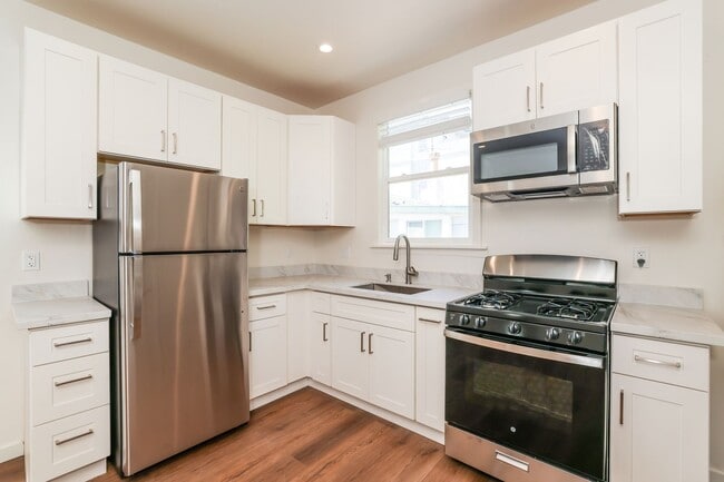 Building Photo - Beautifully Renovated Berkeley Unit!