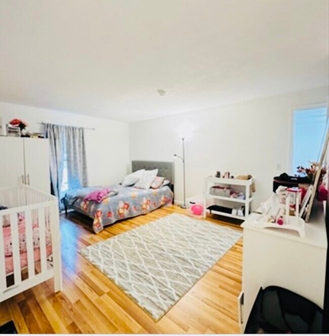 Building Photo - 8 Shadowbrook Ln