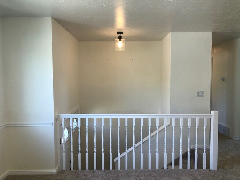 Building Photo - 1865 Ribbonwood Dr W