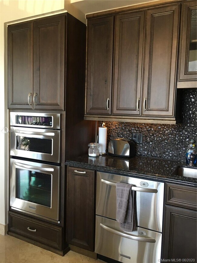 Building Photo - 100 S Birch Rd