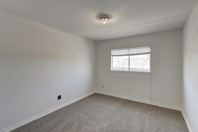 Building Photo - 15321 Dasmarines - 3/bed 2/bath $2,099/mo