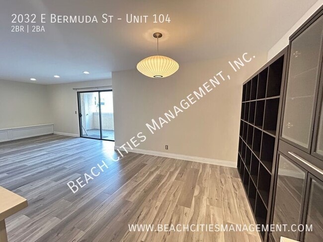 Building Photo - 2032 E Bermuda St