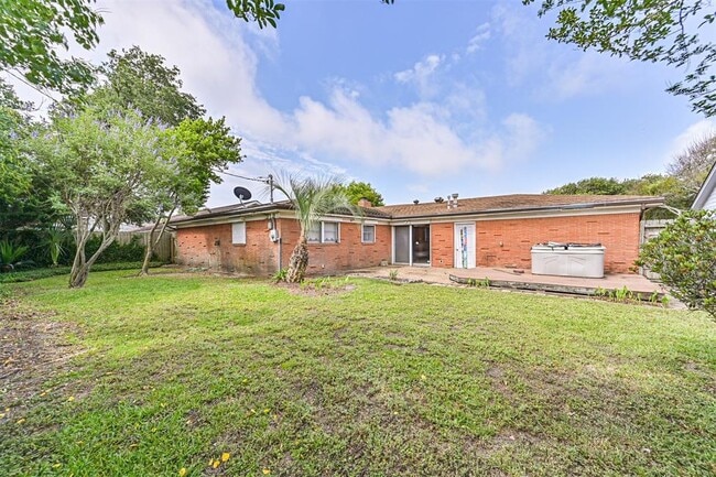 Building Photo - 2920 Heron Dr