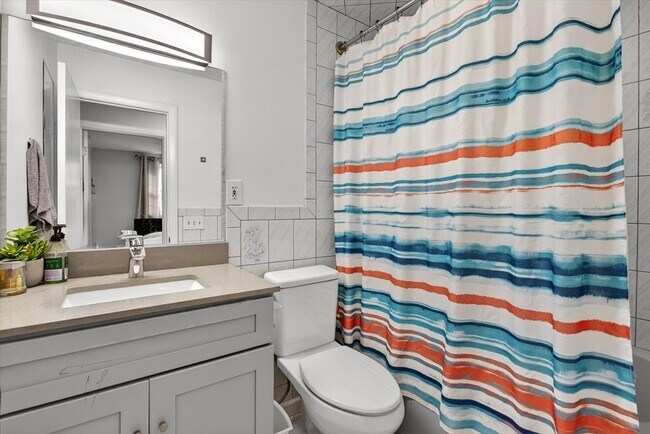 Building Photo - 272 Albion St