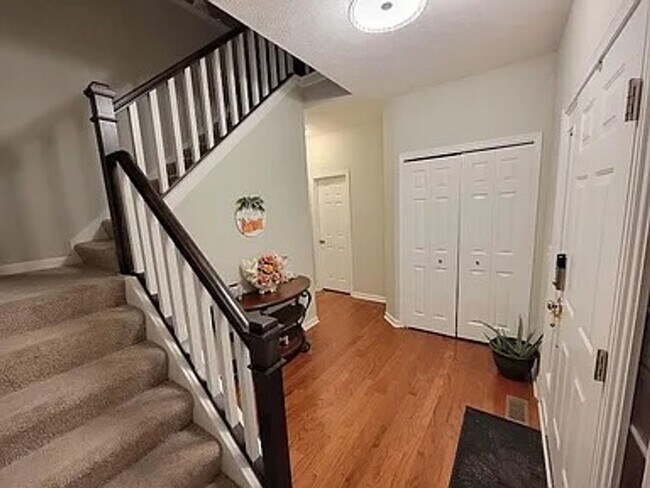 Building Photo - Executive Living at Its Finest — Okemos, MI