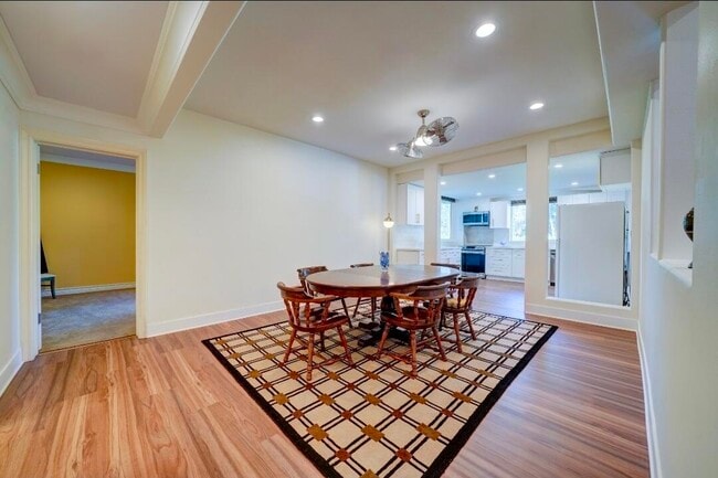 Building Photo - 1377 Knoll Rd