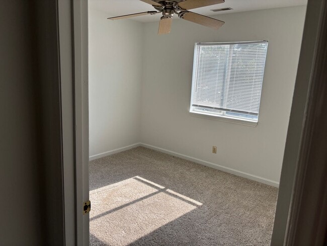 Building Photo - 2 BEDROOM 2 BATH ON 2ND FLOOR AT MYRTLE GR...