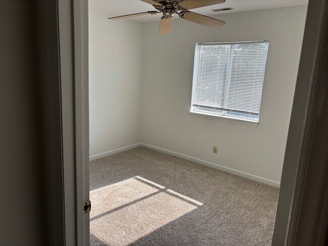 Building Photo - 2 BEDROOM 2 BATH ON 2ND FLOOR AT MYRTLE GREENS