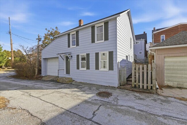 Building Photo - 305 W Broadway