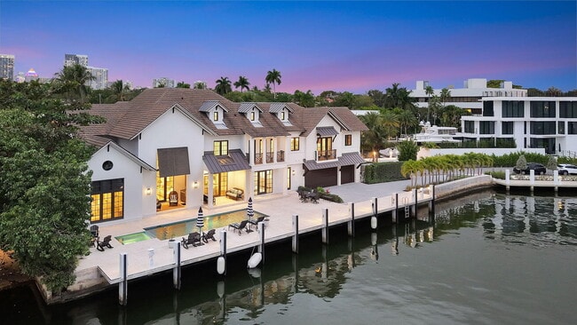 Building Photo - 400 Mola Ave