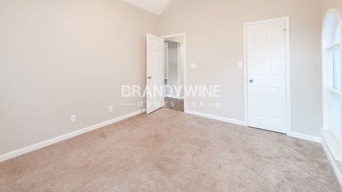 Building Photo - 657 McKenzie Cir