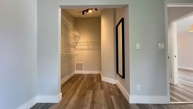 Building Photo - 5465 Grande Palm Cir