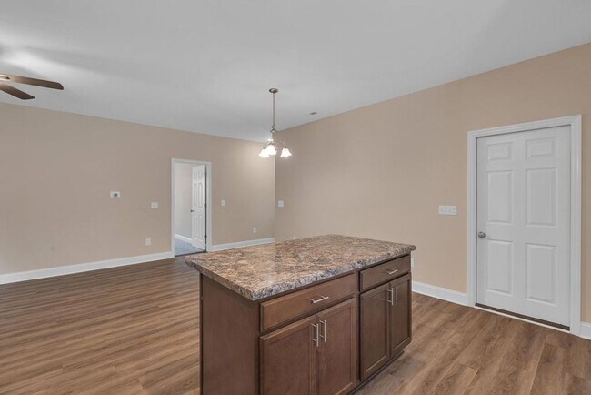 Building Photo - 148 Broadleaf Dr