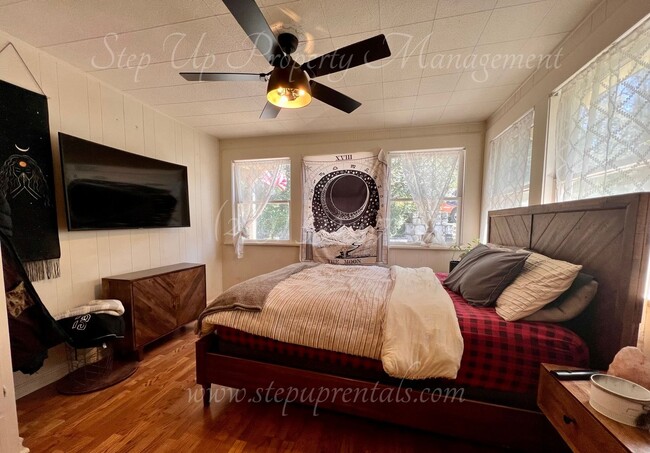 Building Photo - Charming 2 Bedroom 2 Full Bathroom Home Near Downtown Sonora!