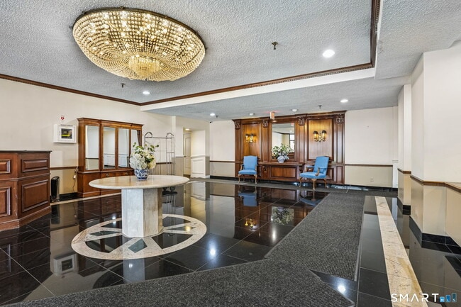 Building Photo - 143 Hoyt St