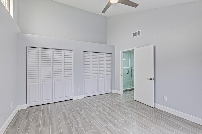 Building Photo - 1240 Summit Pl Cir