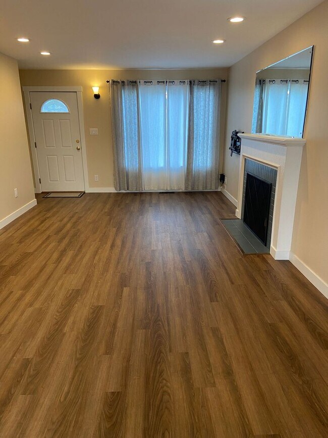 Building Photo - Giannakis Duplex