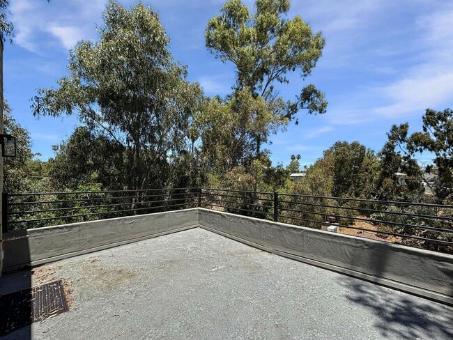 Building Photo - Charming & Spacious 2BD/2.5BA House in Nor...