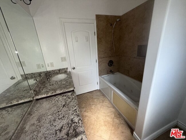 Building Photo - 2244 Ripple St