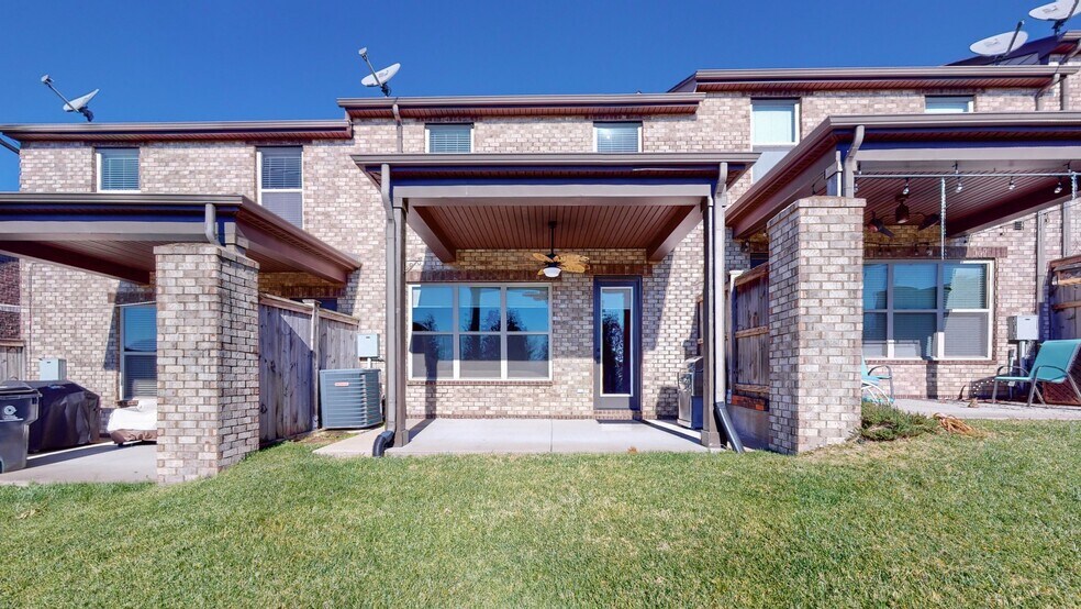 Building Photo - 2093 Newark Ln