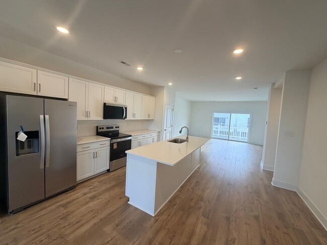 Building Photo - 15307 Sunray Aly