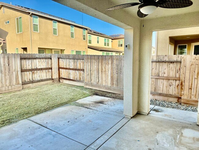 Building Photo - Newly Built 3/2.5 Bonadelle Home in Riverstone Community