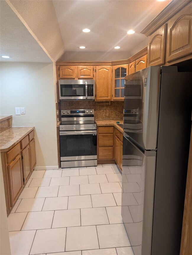 Building Photo - 5820 NW 17th Pl