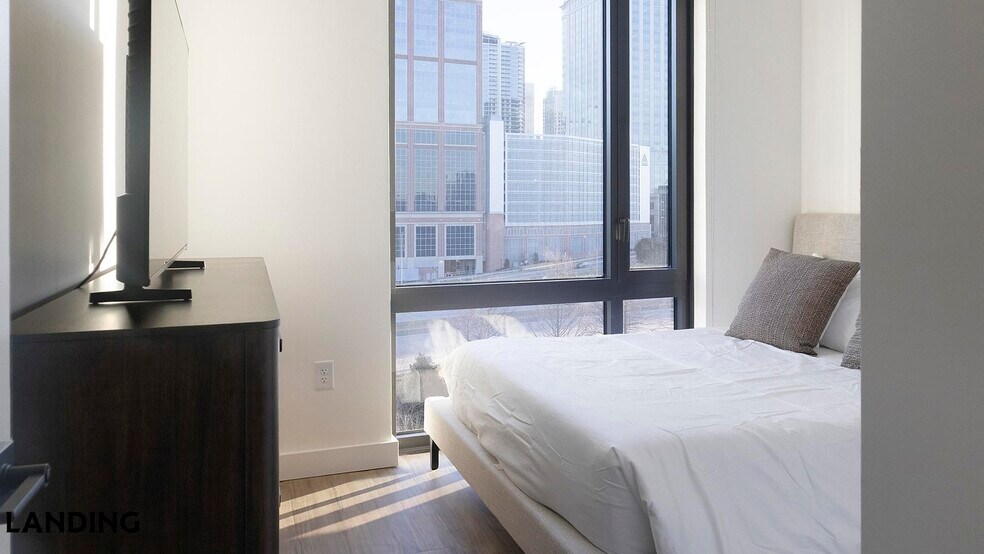 Building Photo - 1007 S Mint St