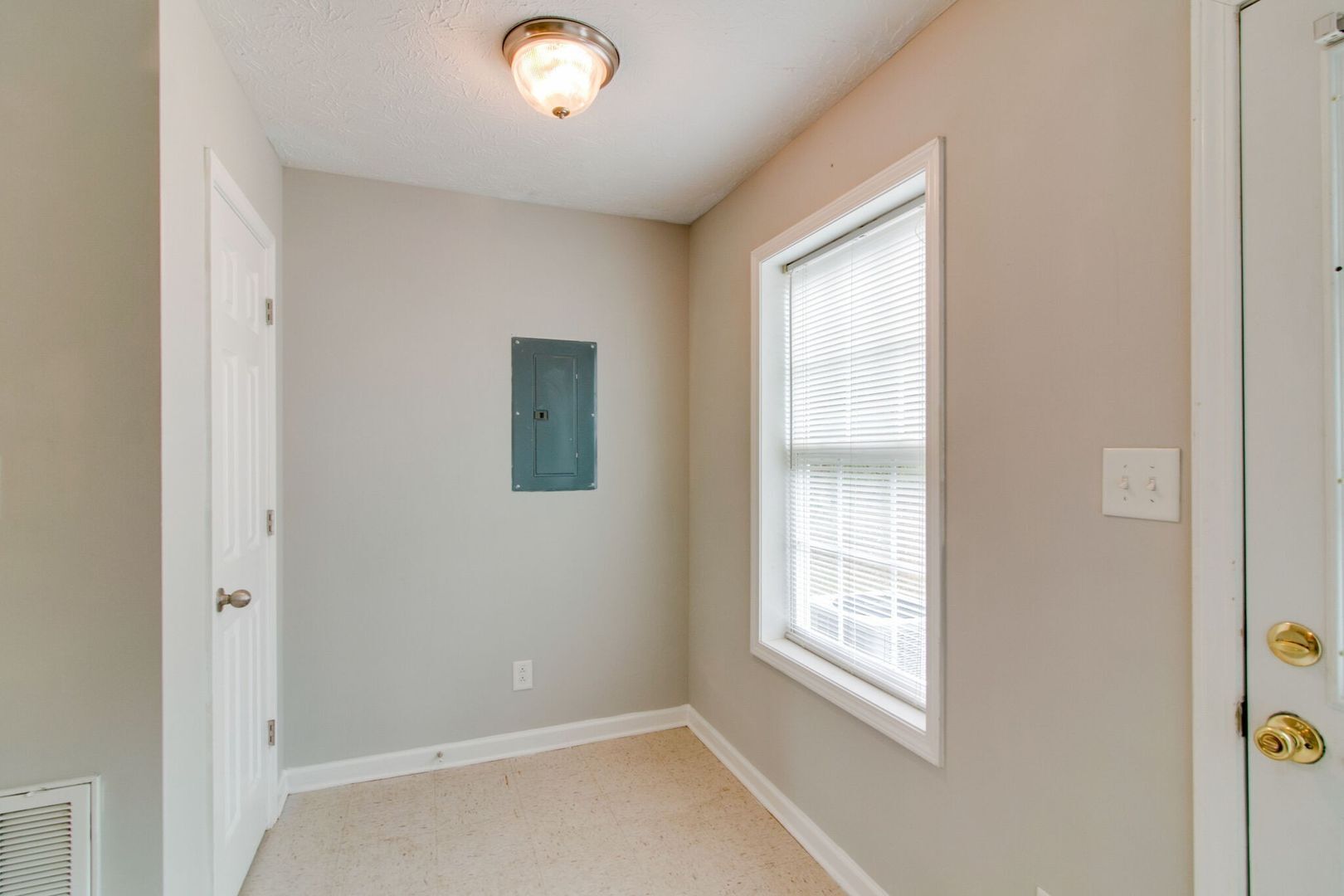 Building Photo - 809 Oak Arbor Ct