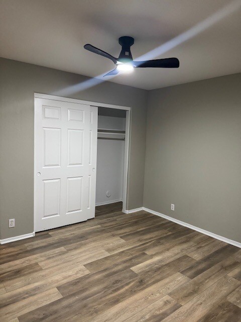 Building Photo - 922 E Gary Ln