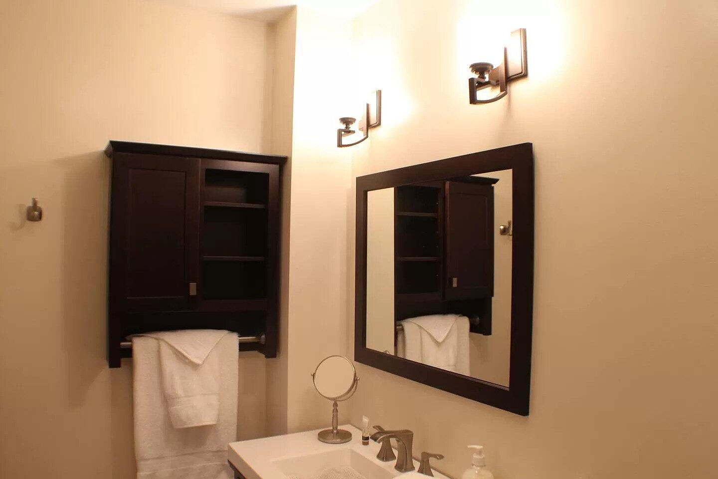 Building Photo - 1770 Vineyard Ave