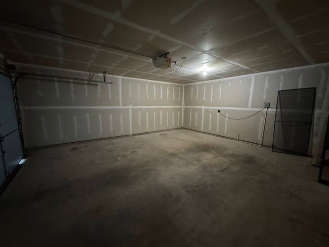 Building Photo - 1204 Bristol Dr