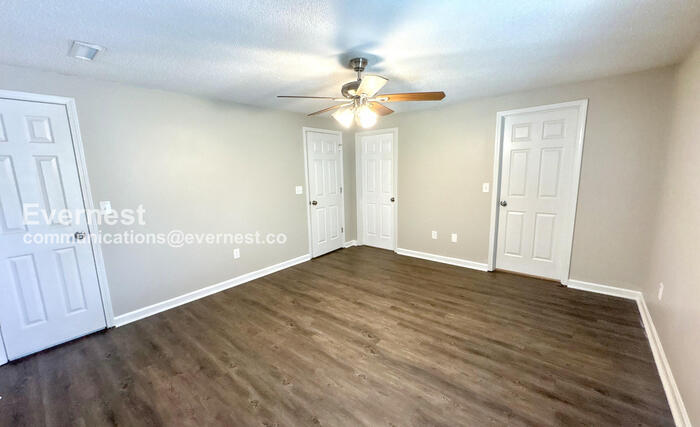Building Photo - 2113 Stapp Dr NE