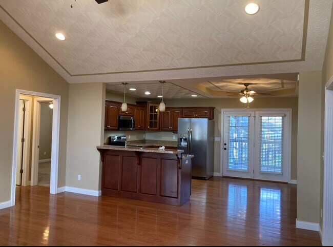 Building Photo - 166 Twin Lakes Dr