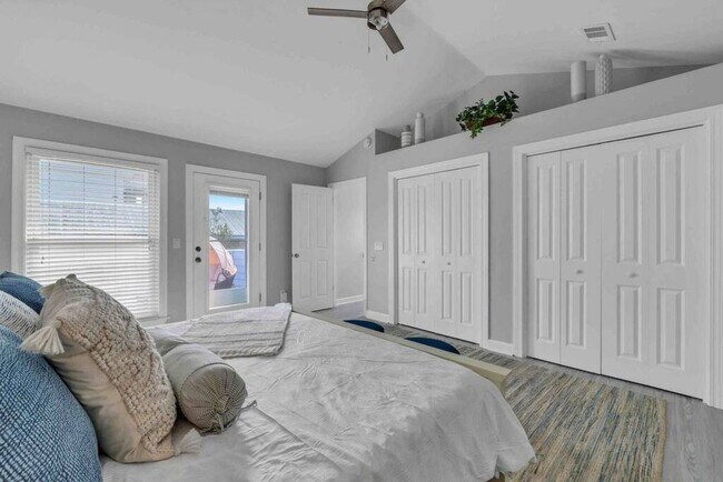 Building Photo - 61 Sunfish St