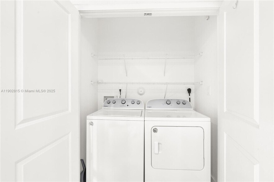 Building Photo - 444 NE 5th St