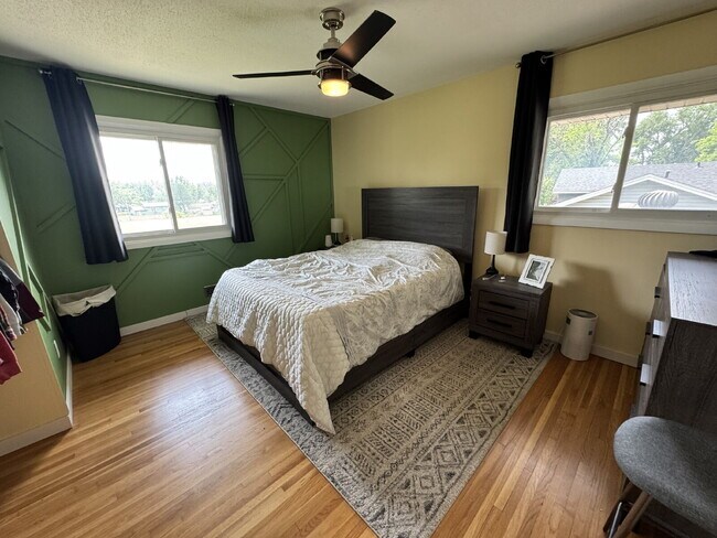 Building Photo - "Experience Elegant Living: 4-Bed Home with Granite Touches & Cozy Fireplace in Cottage Grove!"